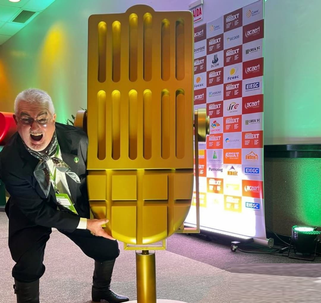 Edson Copetti finalista do Prêmio Microfone de Ouro 2024 da ACAERT